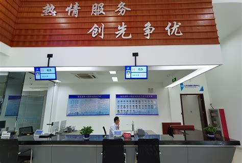 今天，柳州市民服务中心正式启用！办证、吃饭、充电一站搞定！_腾讯新闻