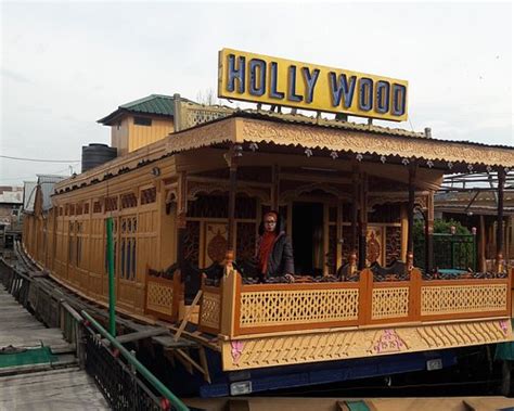 HOUSEBOAT SUZAN (Srinagar, Kashmir) - Specialty Inn Reviews & Photos ...