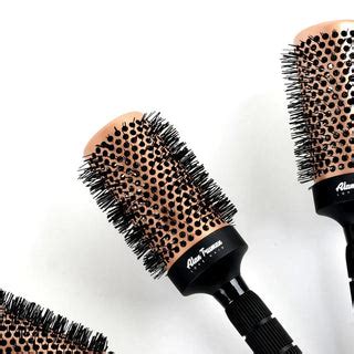 Round Brush vs Paddle Brush: The Real Key Difference – Alan Truman
