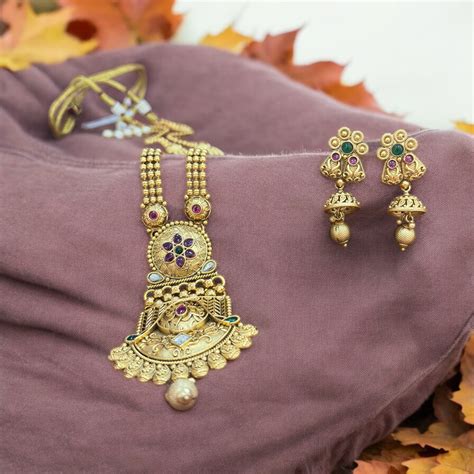 Elegant long necklace and earrings set – Shade Apart