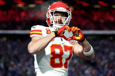 Travis Kelce Scores First Touchdown in Chiefs Game as Taylor Swift Cheers