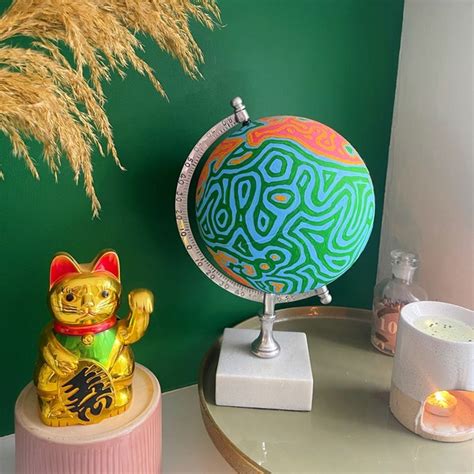 Painted Globe 的图像结果