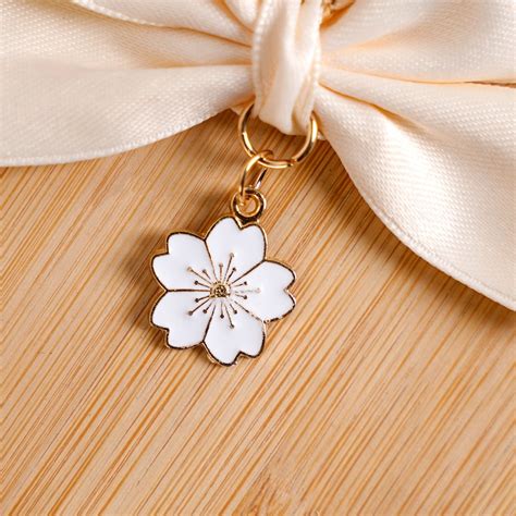Whimsical Satin Bow And Pearl Keychain Online - Premium Keychain | Nestasia