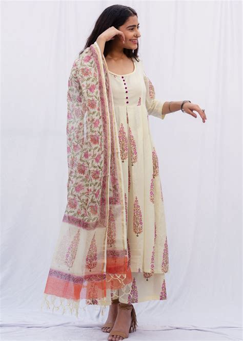 Get Monotone Big Floral Printed Kurta, Palazzo & Dupatta Set at ₹ 2699 ...