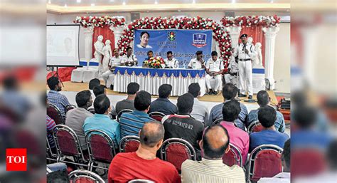 Kolkata: Pool car owners want fee hike to make drivers toe the line ...