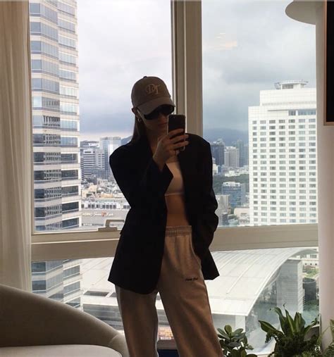 Pin by 𝐀𝐒𝐒𝐈𝐀 on Uni/work Days | Pantsuit, Fashion, Suits