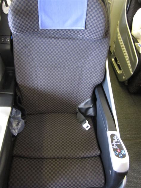 Travel Smart: [Airline Seats] Japan Airlines Executive Class Shell Flat ...