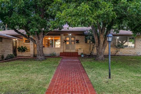 215 S Mulberry St, Luling, TX 78648 | Homes.com
