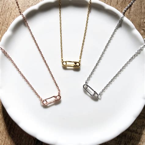 Safety pin necklace - Imsmistyle