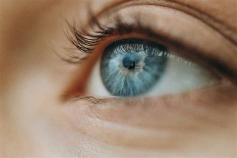 Guide to Understanding Watery Eyes: Symptoms, Causes, and Treatment Options