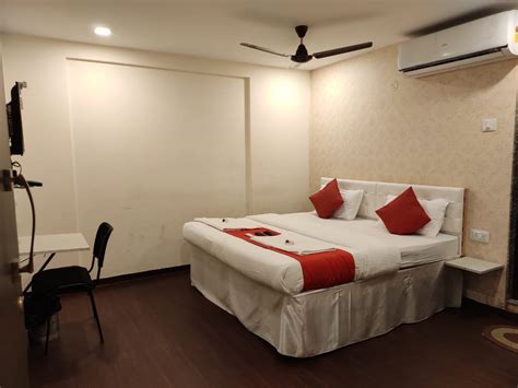 Book Hotel Pub Street Inn Navi Mumbai | Book @ Rs 2300
