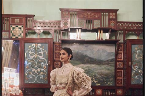 10 Pictures That Prove Saree With Crop Top is an Undying Trend