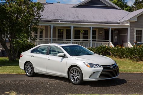 2015 Toyota Camry I-4 First Drive - Motor Trend
