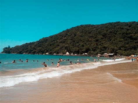 Praia das Laranjeiras - Balneário Camboriú