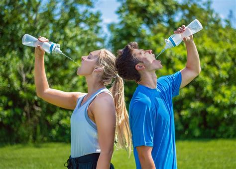 8 Best Squeeze Water Bottle for 2023 | TouristSecrets