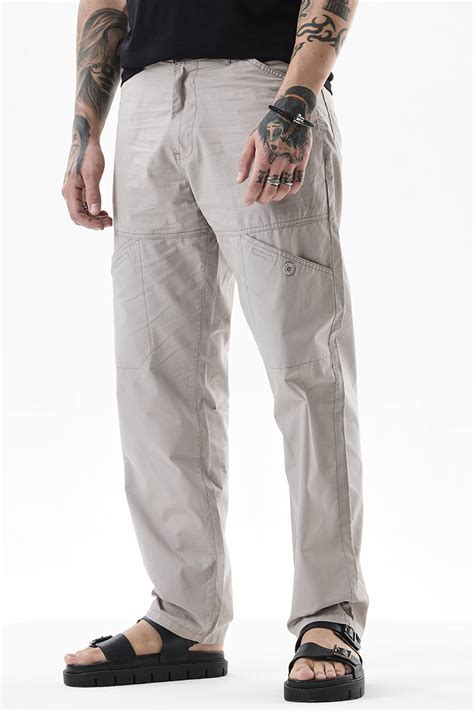 Buy Men's Light Beige Mid Rise Relaxed Fit Cargo Pants Online | Snitch ...