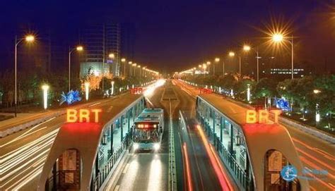 武汉BRT公交首练 1195名驾驶员参加实地模拟演练_新浪湖北_新浪网