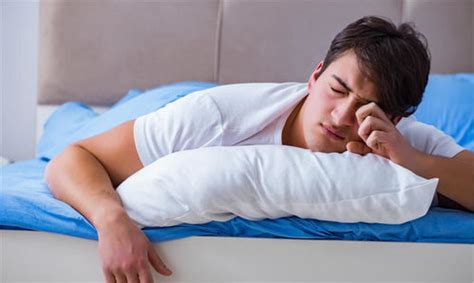 睡觉总做梦是怎么回事怎么解决（晚上睡觉总是不停地做梦？可能是身体缺少4种维生素，快补补） | 说明书网