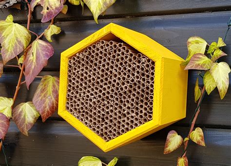 How to Make a Bumble Bee House 的图像结果