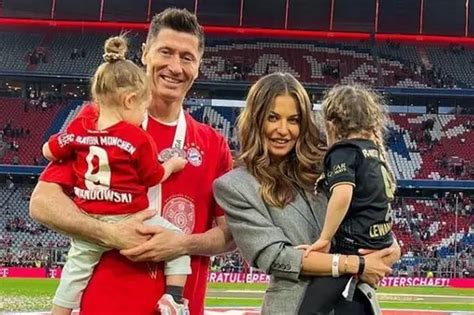 Robert Lewandowski: লেভান্ডোস্কির মূল্যবান ঘড়ি চুরি করল তারই অনুগামী!