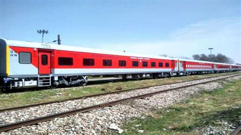 गोल्डन टैंपल एक्सप्रेस में लगेंगे LHB डिब्बे, सफर हो जाएगा और अरामदायक ...