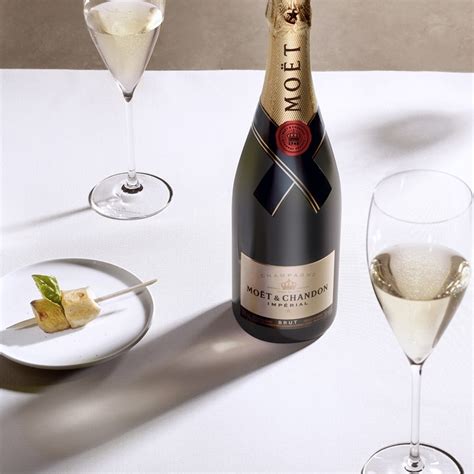 NOSTRI CHAMPAGNE Moët & Chandon