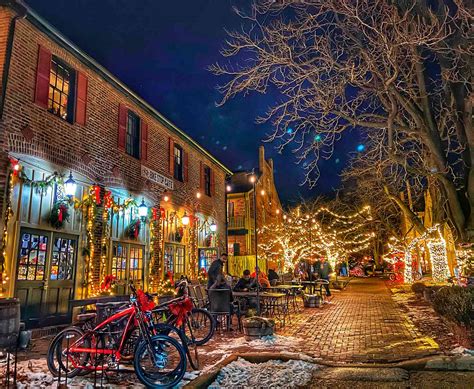 Experience an Old-Fashioned Main Street Christmas in St. Charles, Missouri