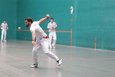 Debarroko pilota txapelketa domekan Iturrigorri frontoian ...