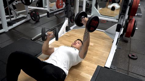 How to Do Alternate Dumbbell Floor Press - Gymaholic App