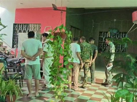 Balaghat couple found murdered in home, throats slit Bodies recovered ...