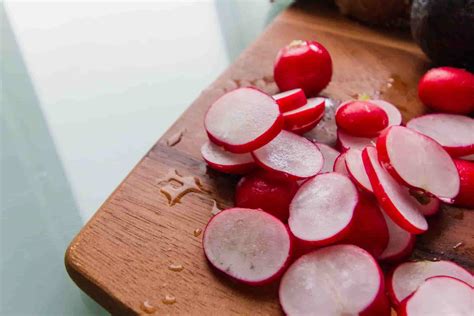 Can Rabbits Eat Radishes? Complete Health Guide & Issues