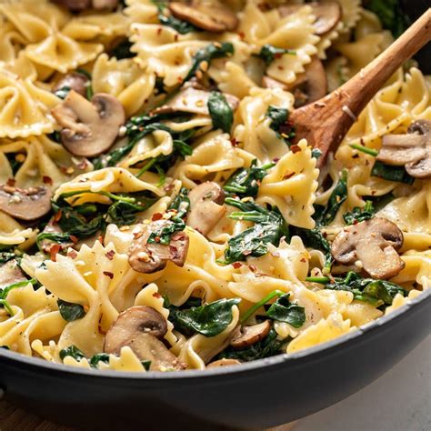 Mushroom Spinach Pasta - Lemon Blossoms