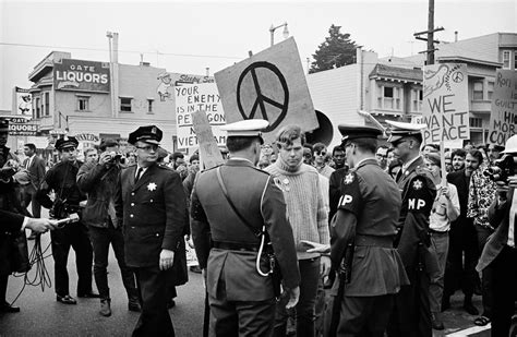 Politician Doing Peace Sign 的图像结果