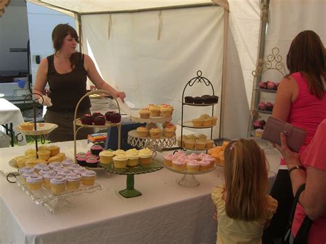 Crabapple Bakery Old Fashioned Cup Cakes - Mornington Race… | Flickr