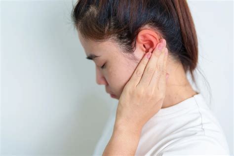 Got Annoying Ear and Neck Pain? Know All Possible Causes - Kaly