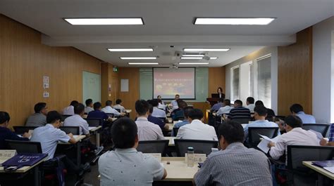 灌云县园区建设与产业发展专题研讨班在上海交通大学开班啦！