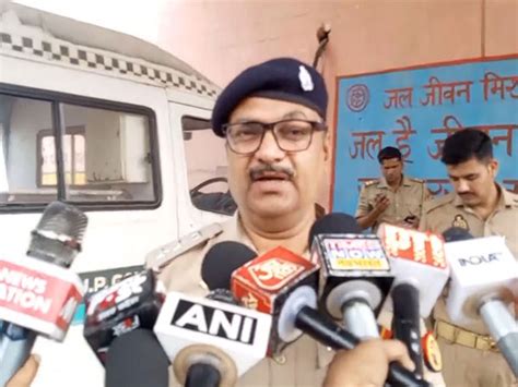 Uttar Pradesh: Three policemen, accused killed in police vehicle-canter ...
