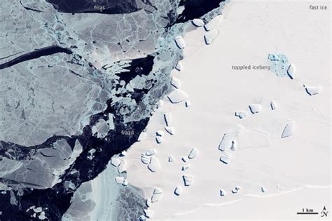 摄影师邂逅古冰川冰芯 蓝色冰墙如水面“荡漾”