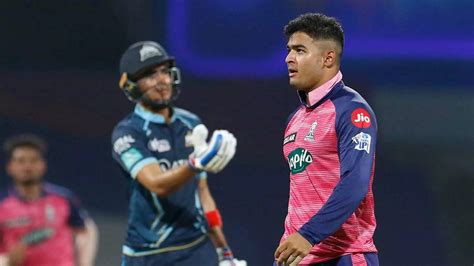 In 2 full seasons, he has averaged about 11: Sanjay Manjrekar questions ...