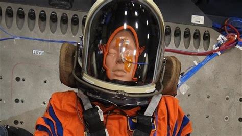 史上最倒霉的宇航员：人在太空祖国没了，被遗忘在太空近一年！_腾讯新闻