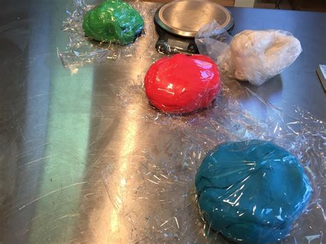 Stack of Book Cakes How To 的图像结果