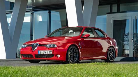 Cette Alfa Romeo 156 "GTAm" est unique au monde