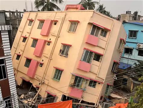 Building tilts in Tangra, residents in panic