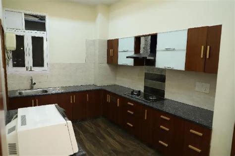 Hotels with Parking near Sampatchak from ₹48/night | hotelbooking.co.in