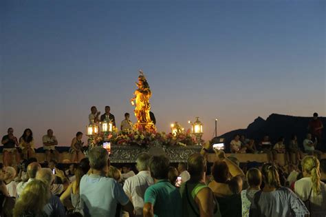 Público en la procesión de la Virgen del Carmen de Calp - LaMarinaAlta.com
