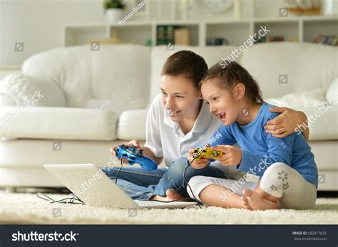 Child Playing Computer Games 的图像结果