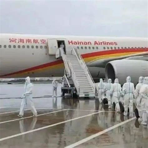 央视新闻客户端发布：海南三亚 又一批因疫情滞留游客乘飞机返回_旅客_工作_部门