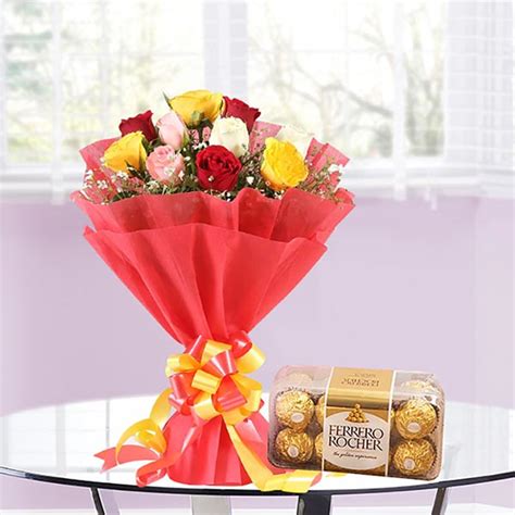 Send Mixed Roses Bouquet with Ferrero Rocher for Valentines Day Online ...