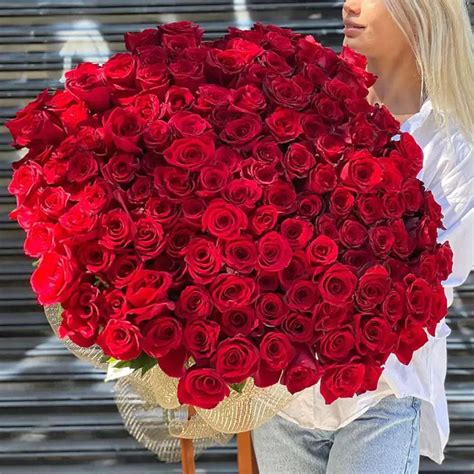Red Roses Bouquet Delivery - Heartfelt Expression | 1000 Stems ...