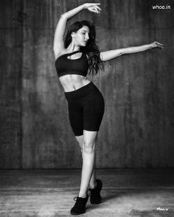 Black And White Nora Fatehi Best Stylish Photo Download